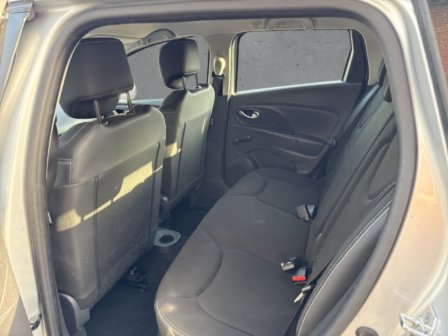 Fahrzeugabbildung Renault Clio IV Grandtour 1.5 dCi 90 Experience Navi AHK BT PDC Allwetter