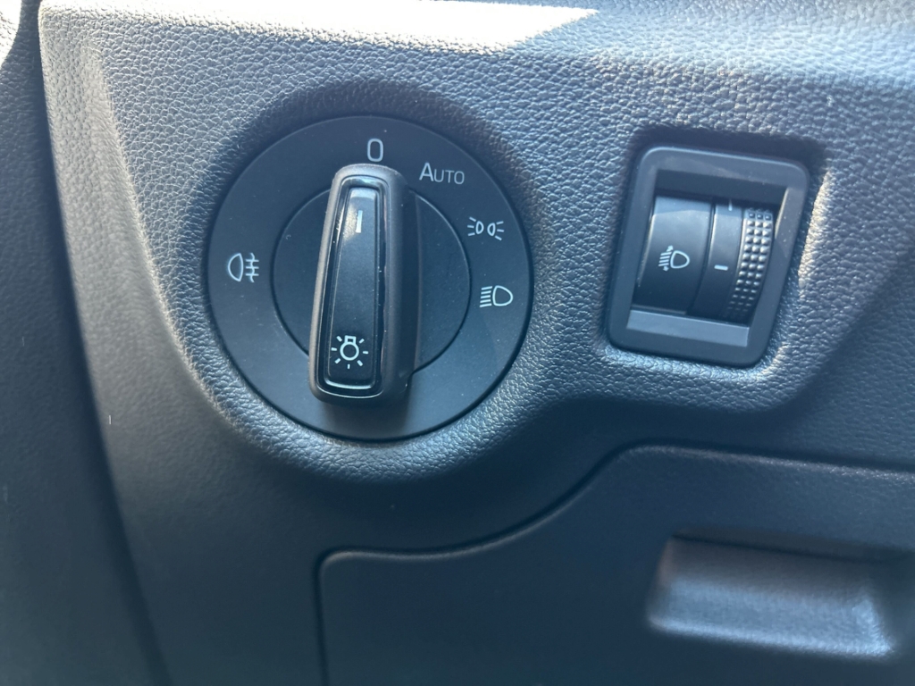Fahrzeugabbildung SKODA Kamiq 1.0 TSI TOUR Klima SZH PDC LM17 GRA Sunset
