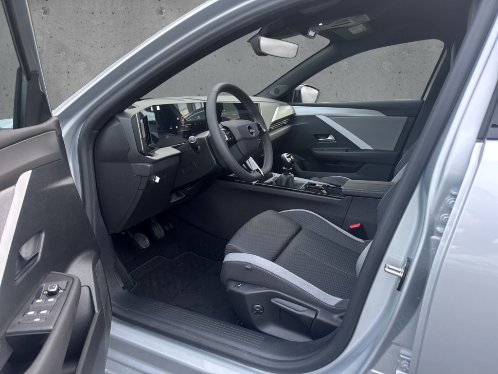 Fahrzeugabbildung Opel Astra ST 1.2 Turbo Business Edition LED Navi ACC