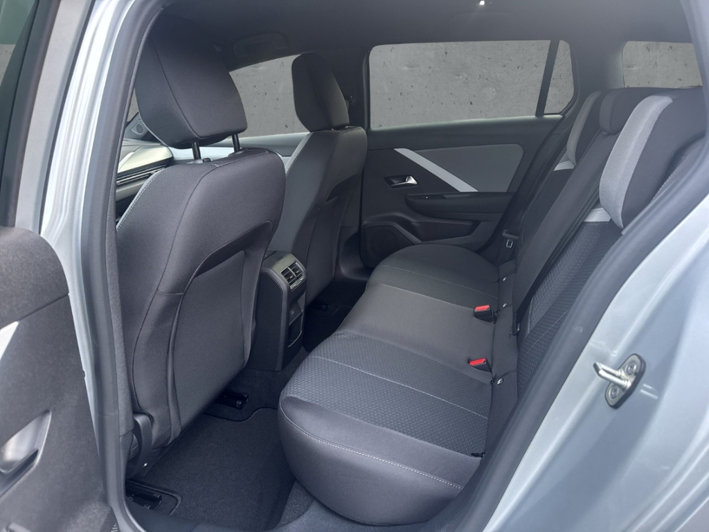 Fahrzeugabbildung Opel Astra ST 1.2 Turbo Business Edition LED Navi ACC