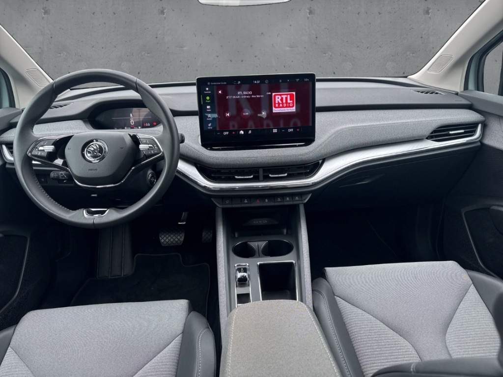 Fahrzeugabbildung SKODA Enyaq iV 60 Loft NAVI PDC GRA R-KAM Klima FrontAss