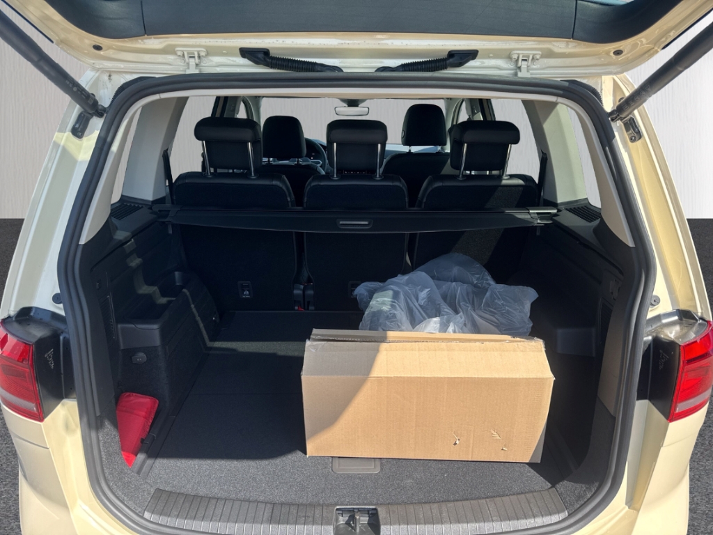 Fahrzeugabbildung Volkswagen Touran Trendline 2.0 TDI DSG Taxipaket PDCv+h SHZ Temp BT