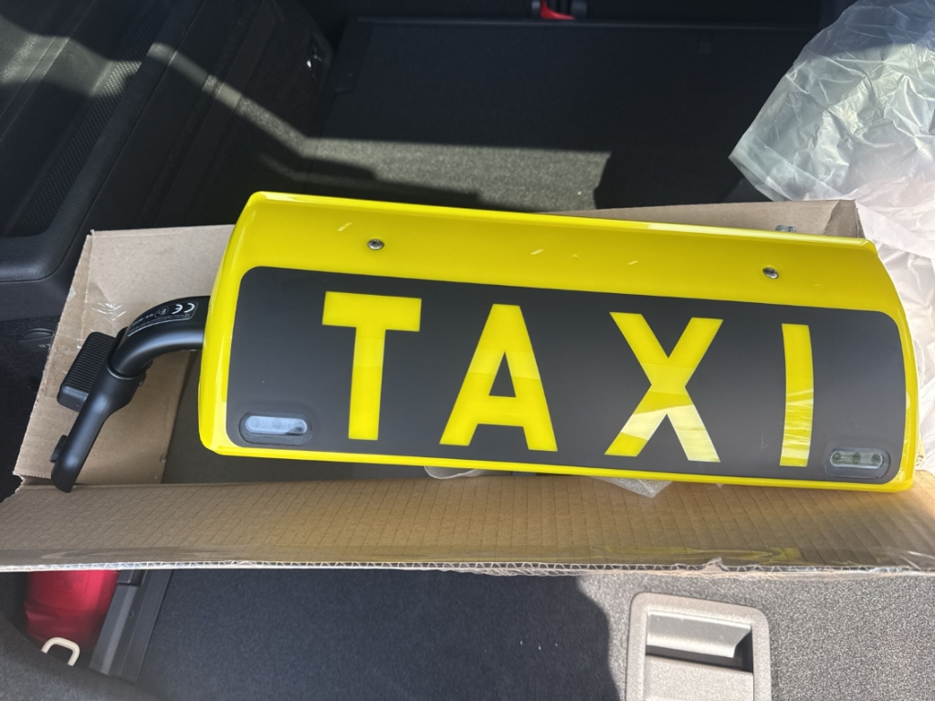 Fahrzeugabbildung Volkswagen Touran Trendline 2.0 TDI DSG Taxipaket PDCv+h SHZ Temp BT