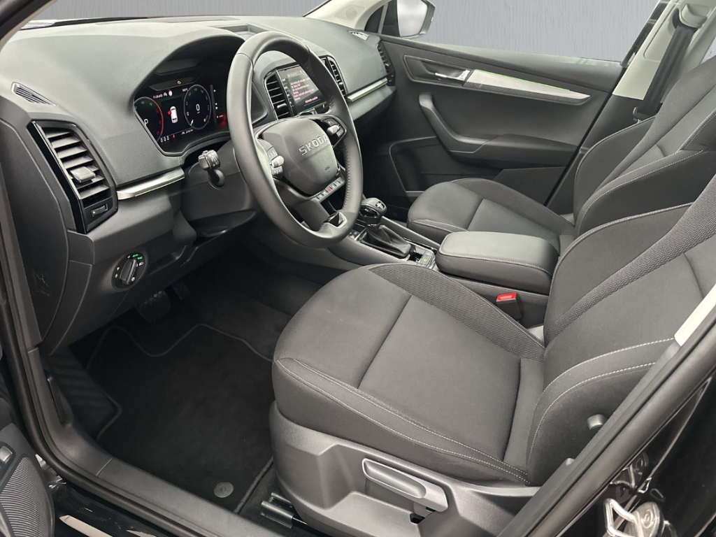 Fahrzeugabbildung SKODA Karoq TDI DSG Tour AHK MatrixLED Navi 360° KESSY