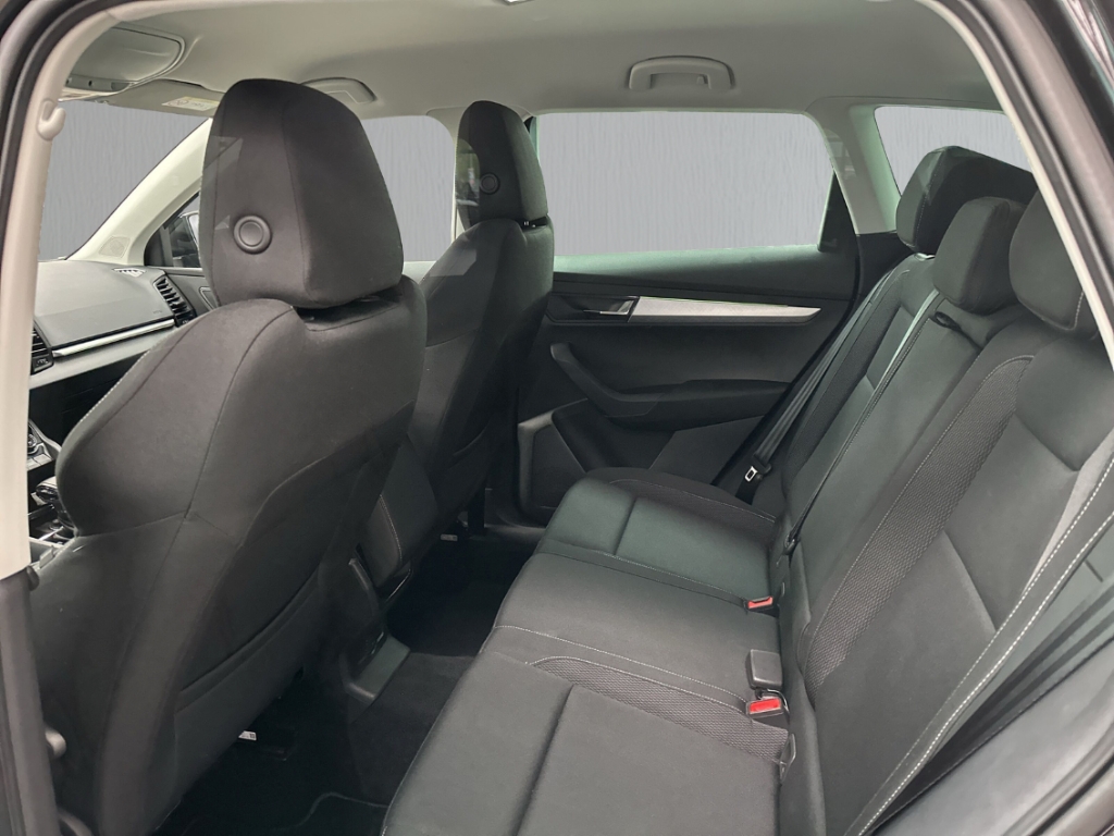 Fahrzeugabbildung SKODA Karoq TDI DSG Tour AHK MatrixLED Navi 360° KESSY