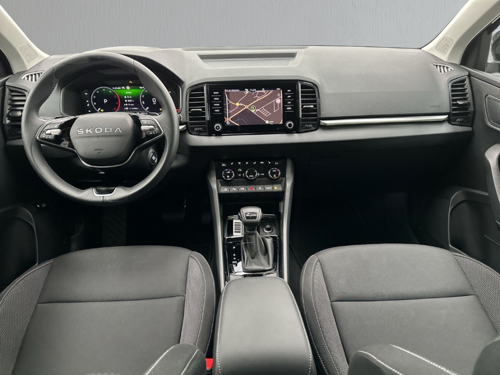 Fahrzeugabbildung SKODA Karoq TDI DSG Tour AHK MatrixLED Navi 360° KESSY