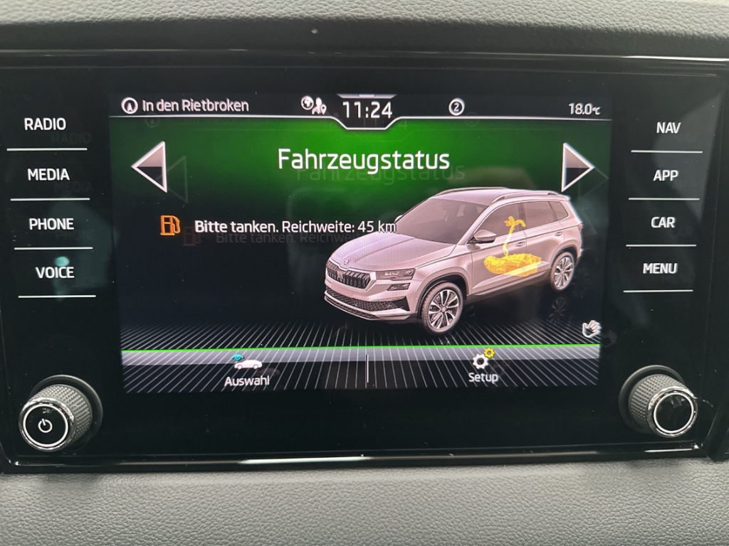 Fahrzeugabbildung SKODA Karoq TDI DSG Tour AHK MatrixLED Navi 360° KESSY