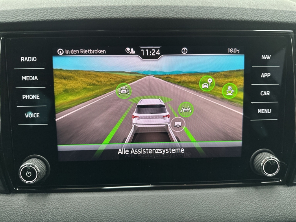 Fahrzeugabbildung SKODA Karoq TDI DSG Tour AHK MatrixLED Navi 360° KESSY