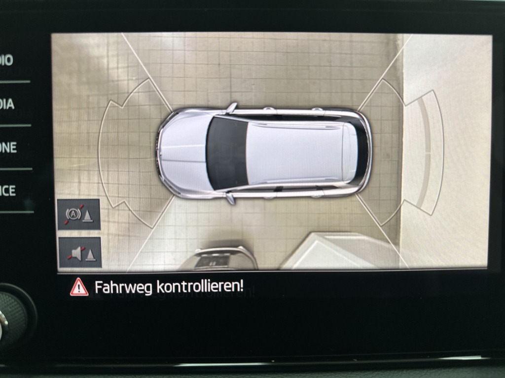 Fahrzeugabbildung SKODA Karoq TDI DSG Tour AHK MatrixLED Navi 360° KESSY