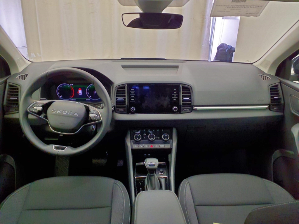 Fahrzeugabbildung SKODA Karoq TDI DSG Tour AHK LED SHZ NAVI SunSet PDC
