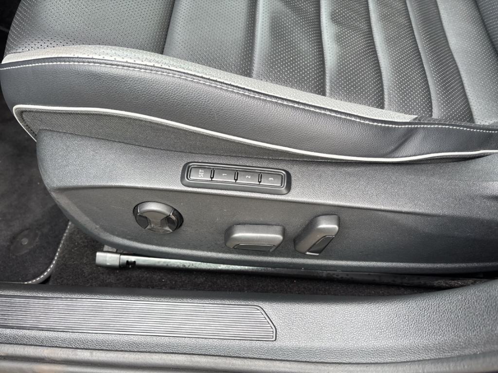 Fahrzeugabbildung Volkswagen Golf VIII 2.0 GTD DSG