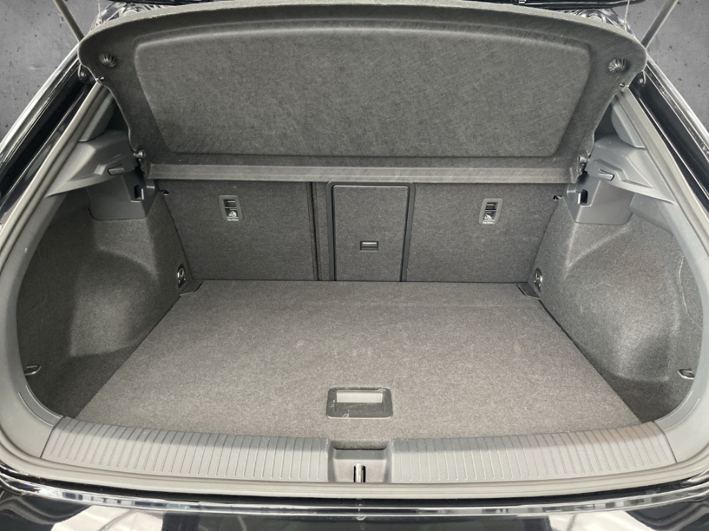Fahrzeugabbildung Volkswagen T-Roc 1.5 TSI DSG R-Line AHK LED+ Nav ACC Kamera
