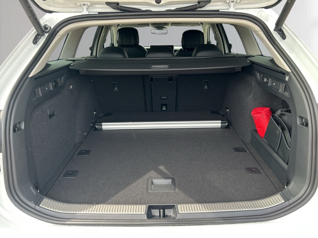 Fahrzeugabbildung Volkswagen Passat Variant 2.0 TDI DSG Business AHK NAVI ACC