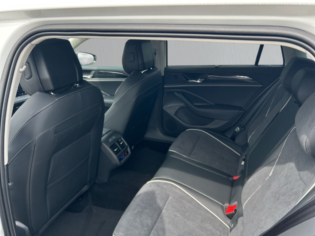 Fahrzeugabbildung Volkswagen Passat Variant 2.0 TDI DSG Business AHK NAVI ACC