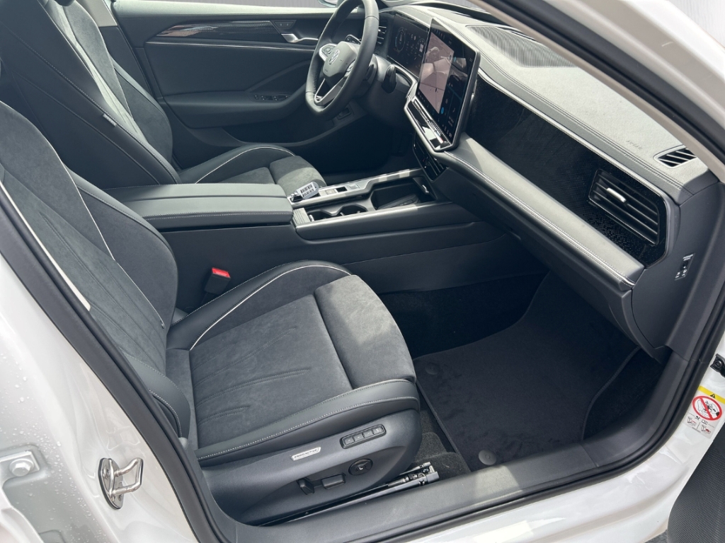 Fahrzeugabbildung Volkswagen Passat Variant 2.0 TDI DSG Business AHK NAVI ACC