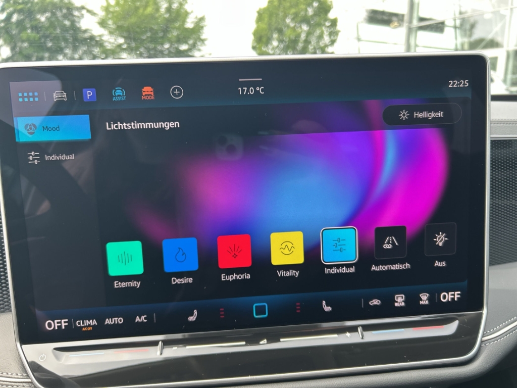 Fahrzeugabbildung Volkswagen Passat Variant 2.0 TDI DSG Business AHK NAVI ACC