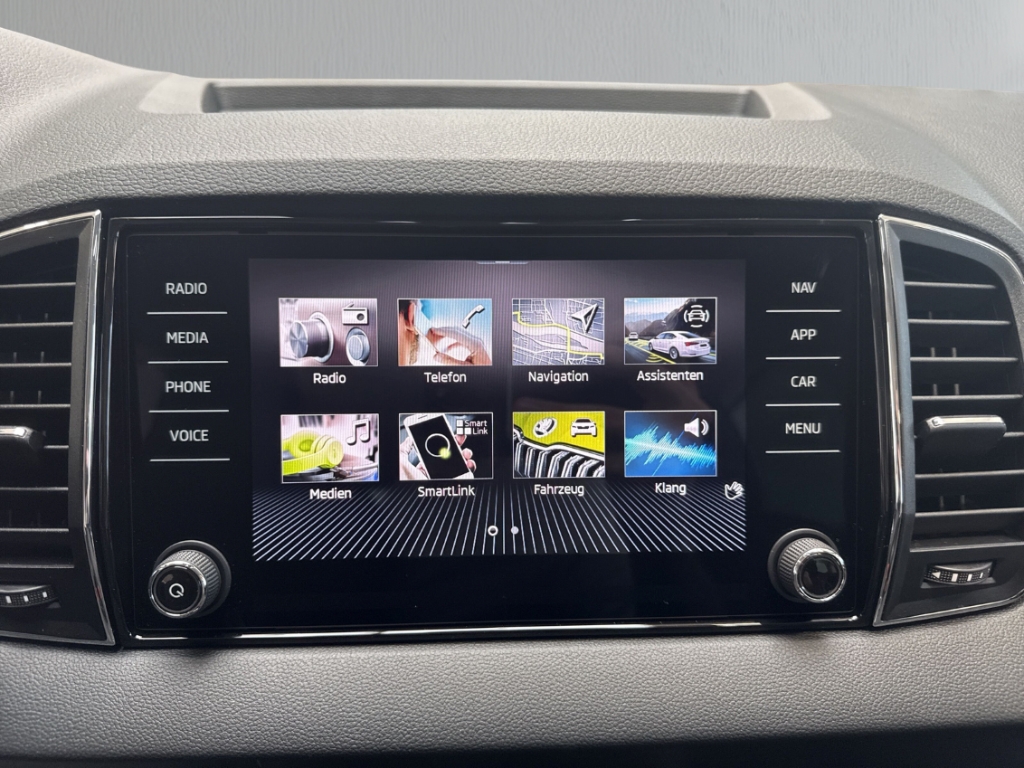 Fahrzeugabbildung SKODA Karoq 1.0 TSI TOUR Lodge Matrix AHK eHeck SHZ PDC