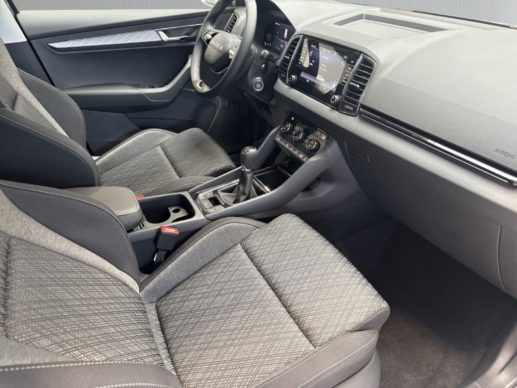 Fahrzeugabbildung SKODA Karoq 1.0 TSI TOUR Lodge Matrix AHK eHeck SHZ PDC