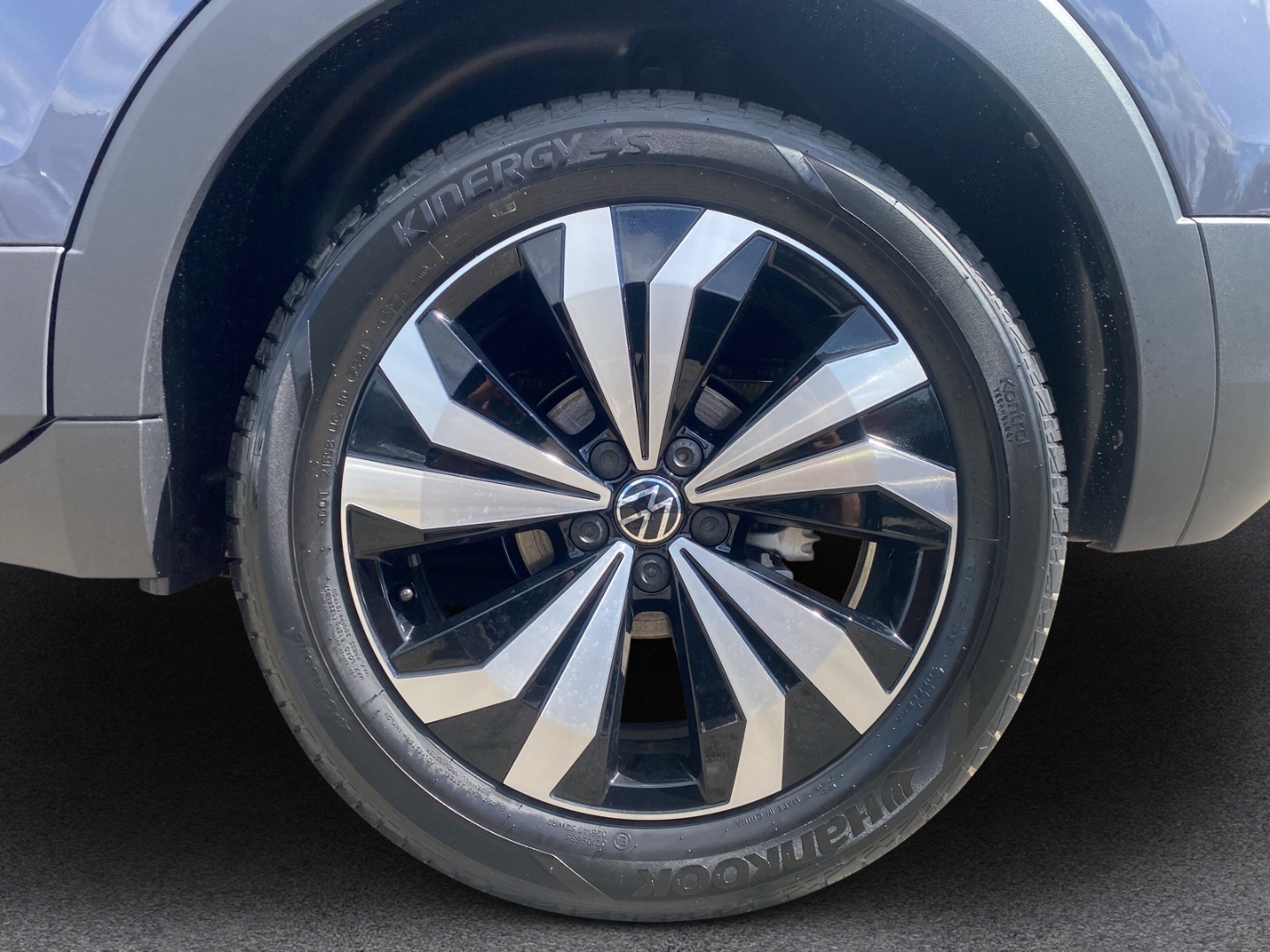 Fahrzeugabbildung Volkswagen T-Cross 1.0 TSI DSG Style IQ.LIGHT AHK PDC SHZ R-Kamera