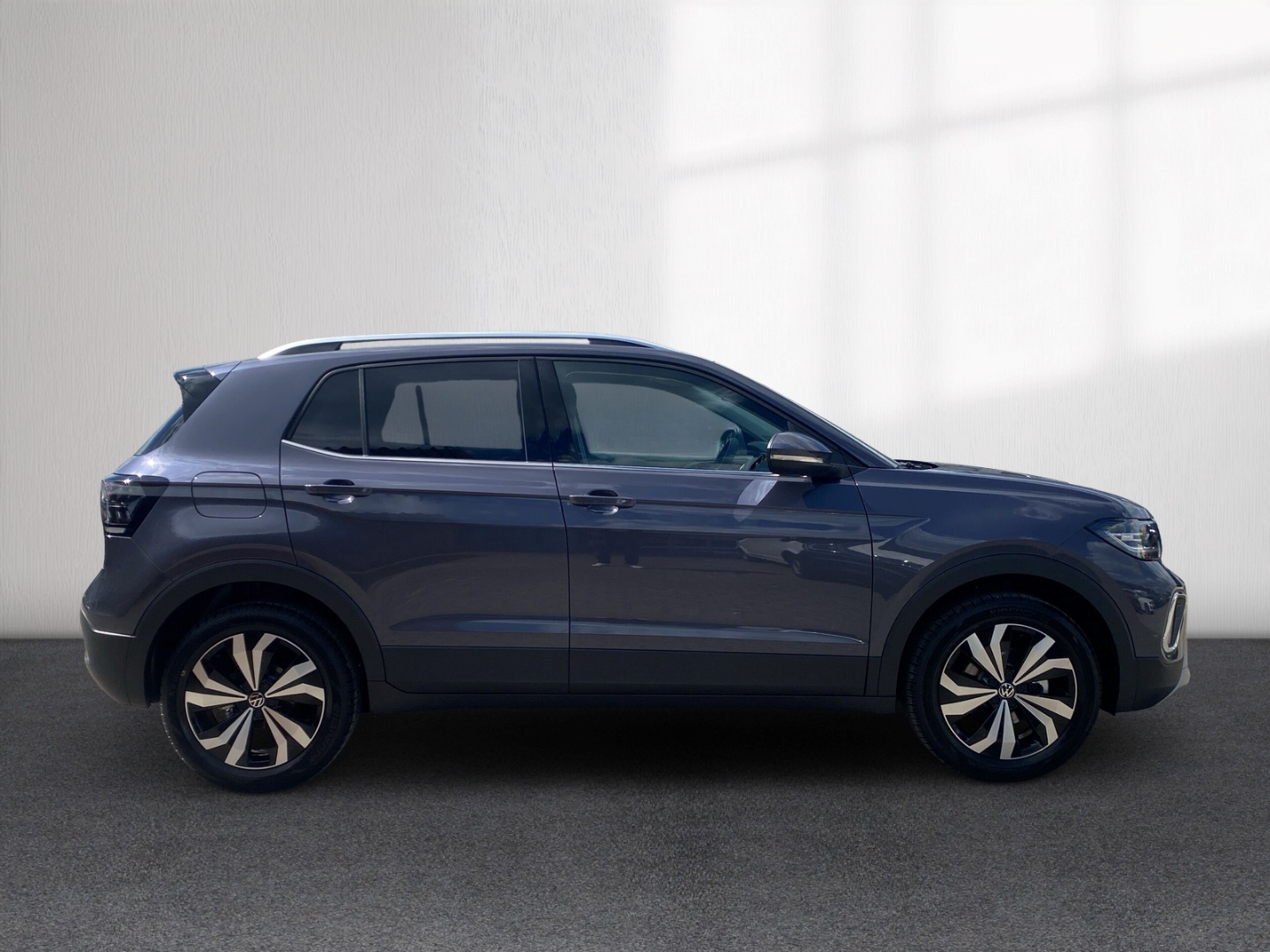Fahrzeugabbildung Volkswagen T-Cross 1.0 TSI DSG Style IQ.LIGHT AHK PDC SHZ R-Kamera