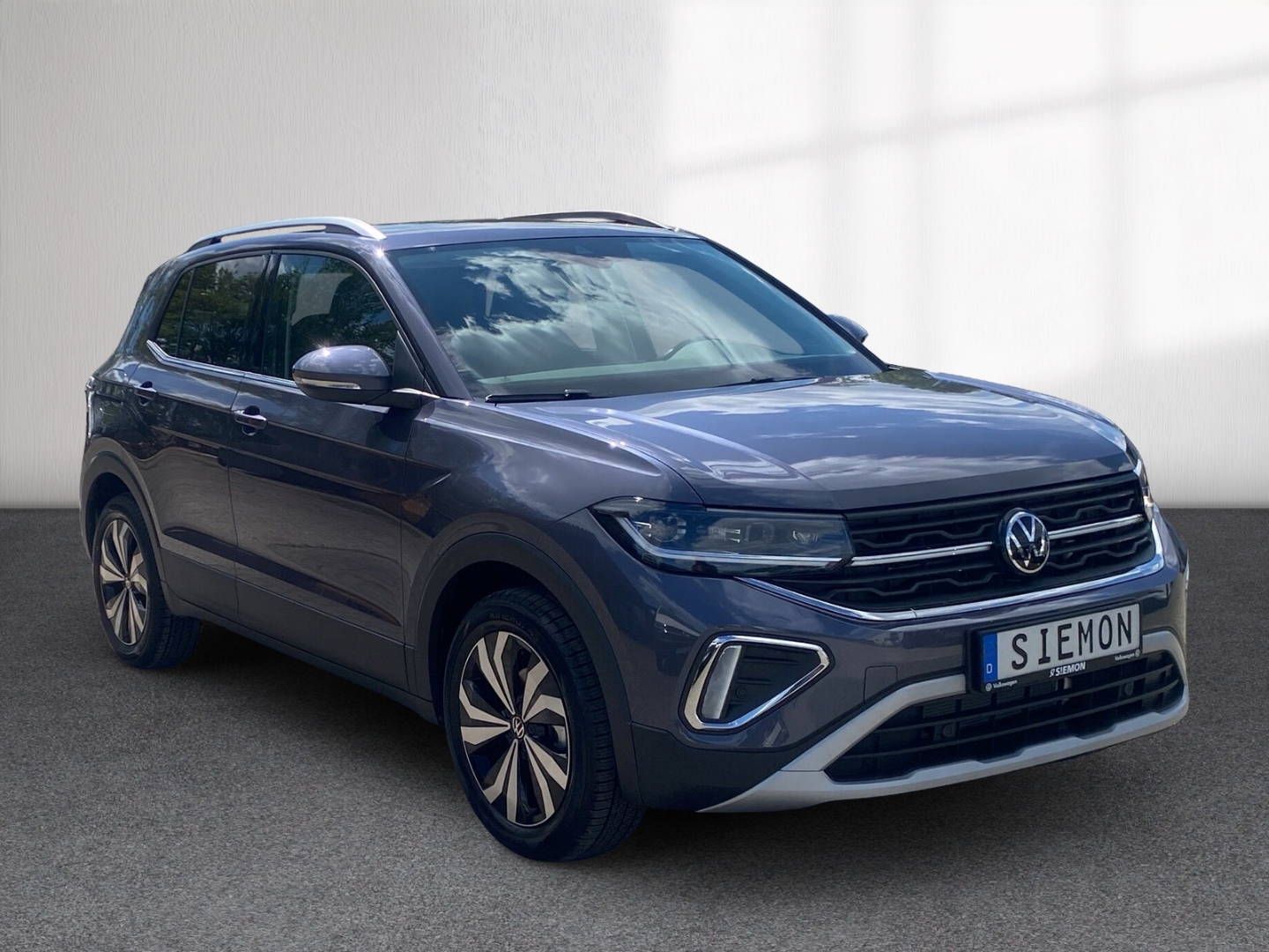 Fahrzeugabbildung Volkswagen T-Cross 1.0 TSI DSG Style IQ.LIGHT AHK PDC SHZ R-Kamera