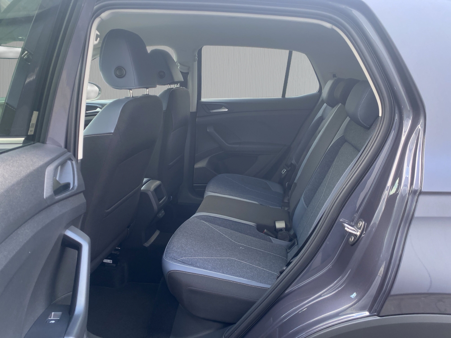Fahrzeugabbildung Volkswagen T-Cross 1.0 TSI DSG Style IQ.LIGHT AHK PDC SHZ R-Kamera