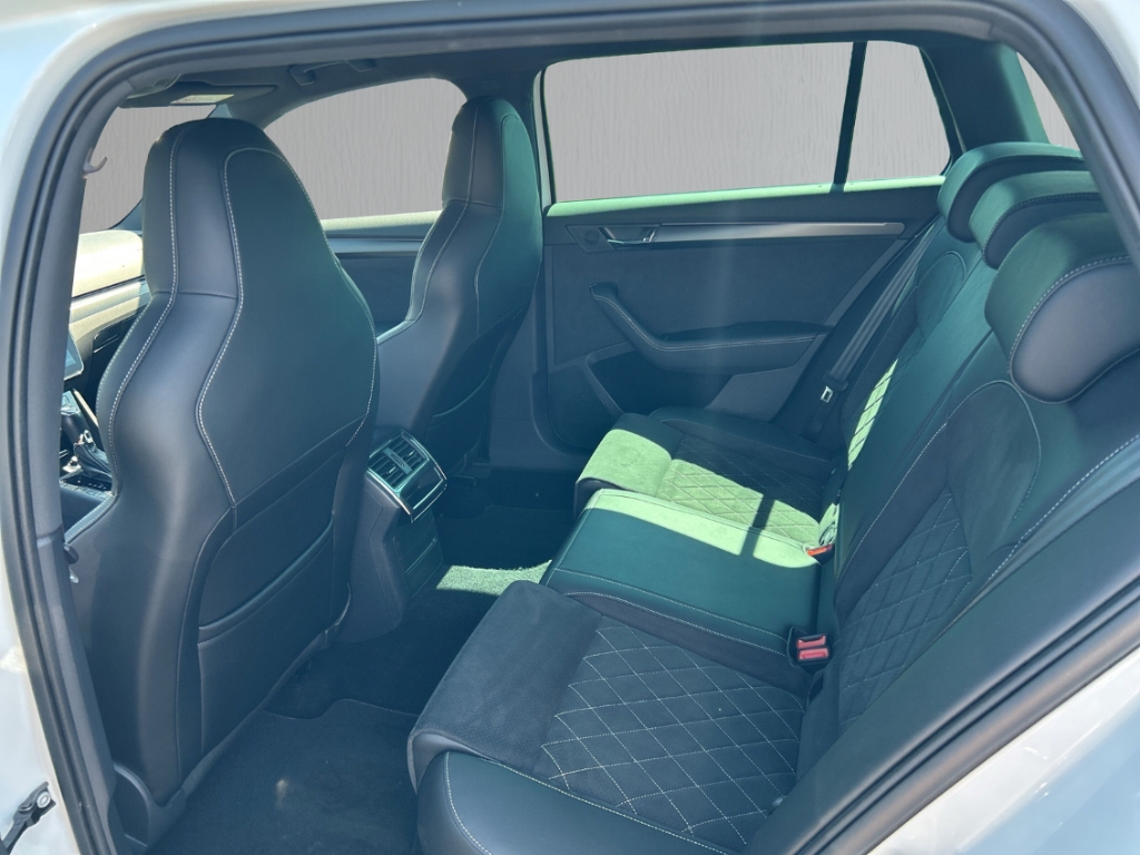 Fahrzeugabbildung SKODA Superb Combi TDI DSG Sportline MatrixLED Nav ACC