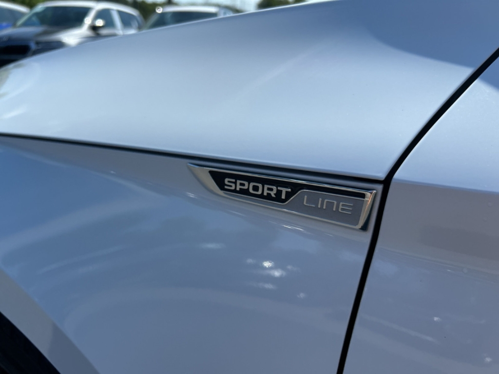 Fahrzeugabbildung SKODA Superb Combi TDI DSG Sportline MatrixLED Nav ACC