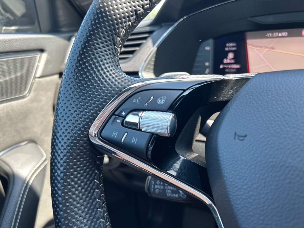 Fahrzeugabbildung SKODA Superb Combi TDI DSG Sportline MatrixLED Nav ACC