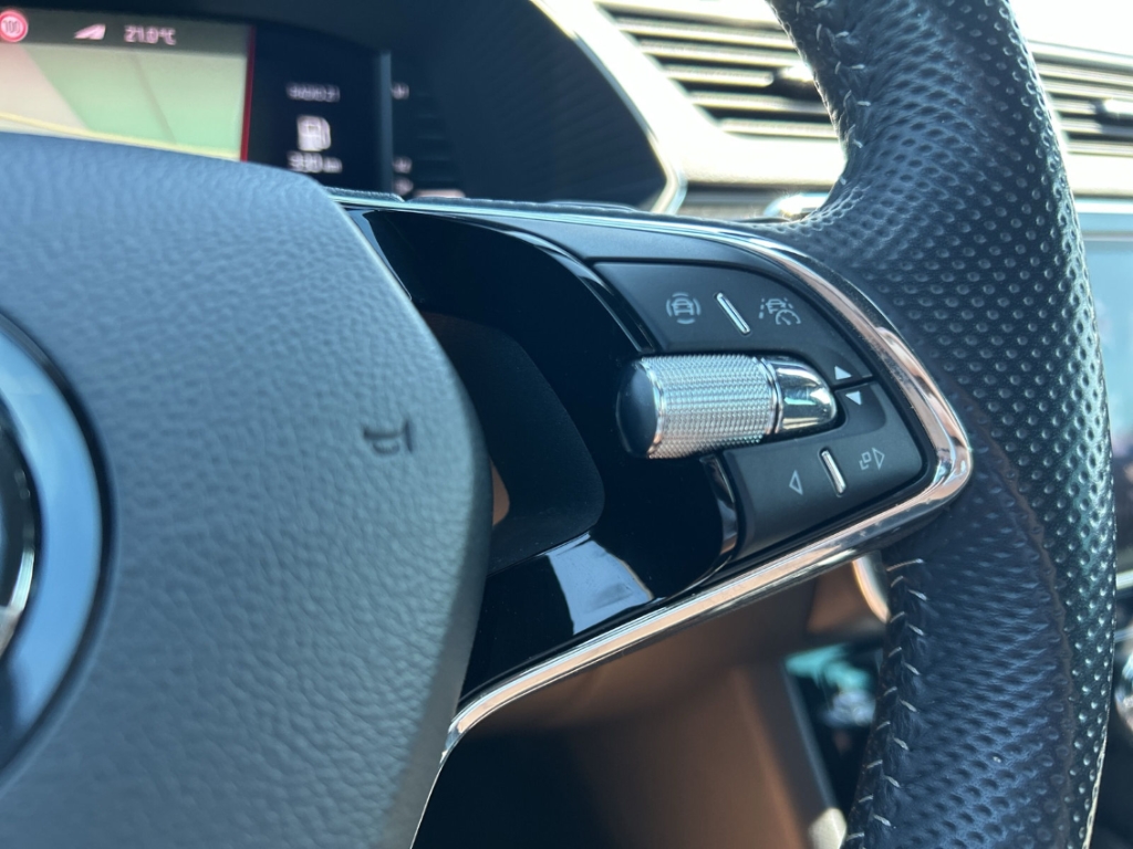 Fahrzeugabbildung SKODA Superb Combi TDI DSG Sportline MatrixLED Nav ACC