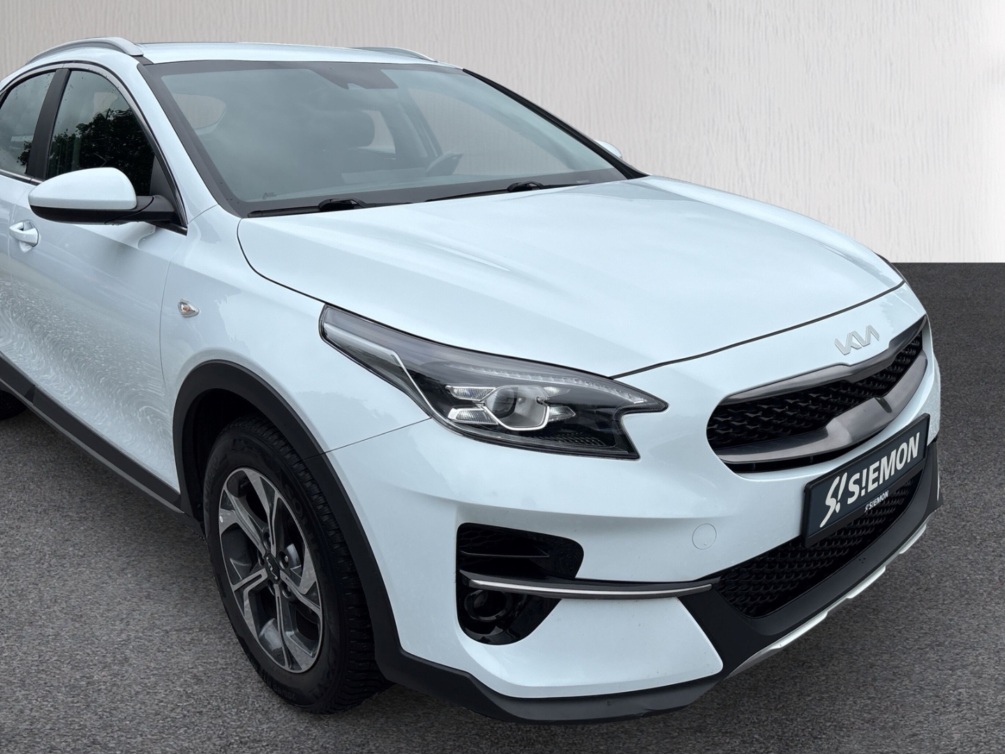 Fahrzeugabbildung Kia XCee'd Edition 7 1.8B Car Play Klima PDC RFK