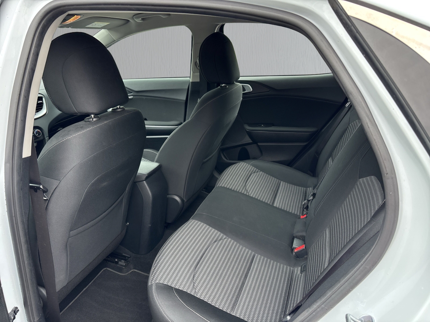 Fahrzeugabbildung Kia XCee'd Edition 7 1.8B Car Play Klima PDC RFK