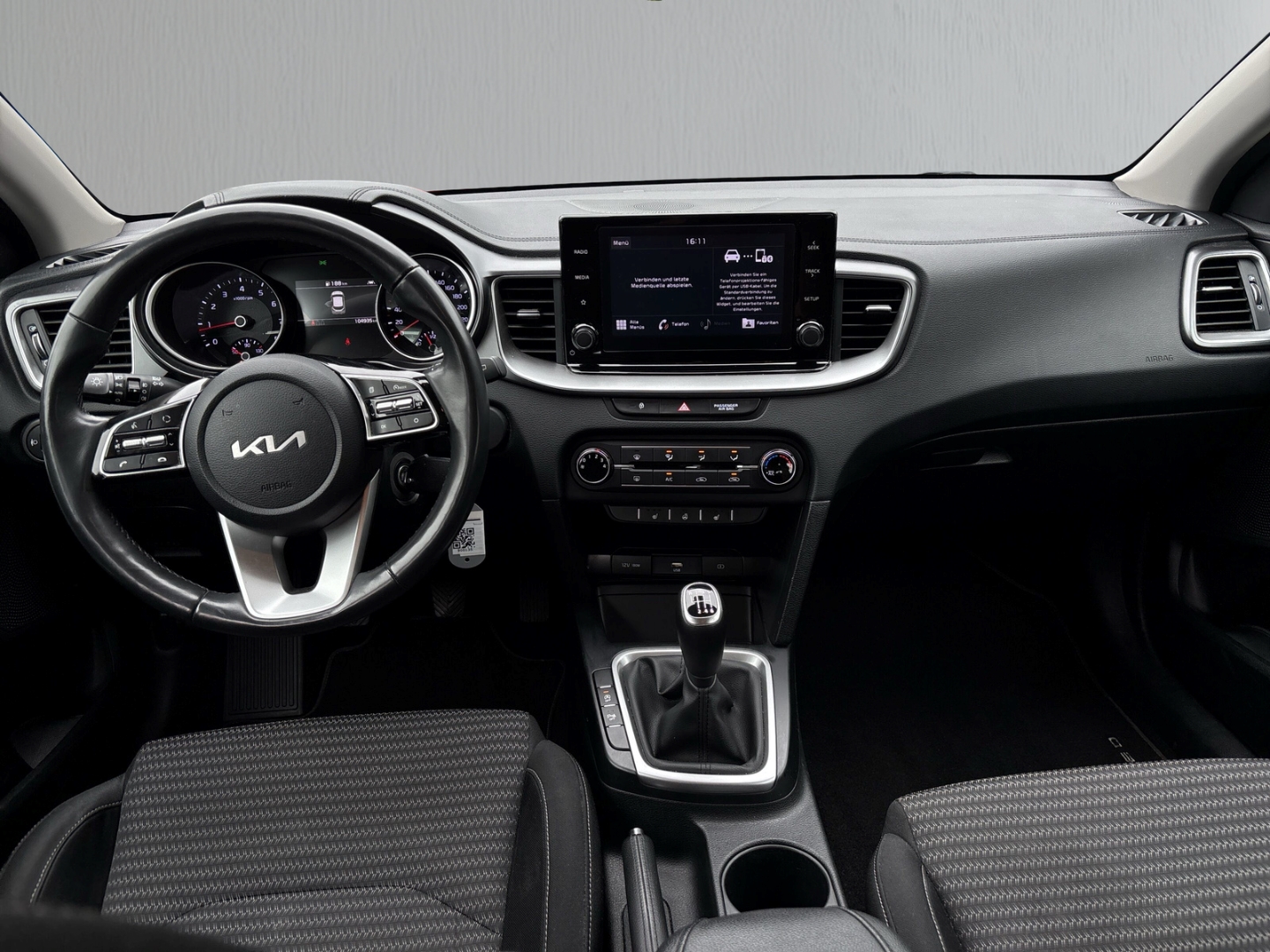 Fahrzeugabbildung Kia XCee'd Edition 7 1.8B Car Play Klima PDC RFK