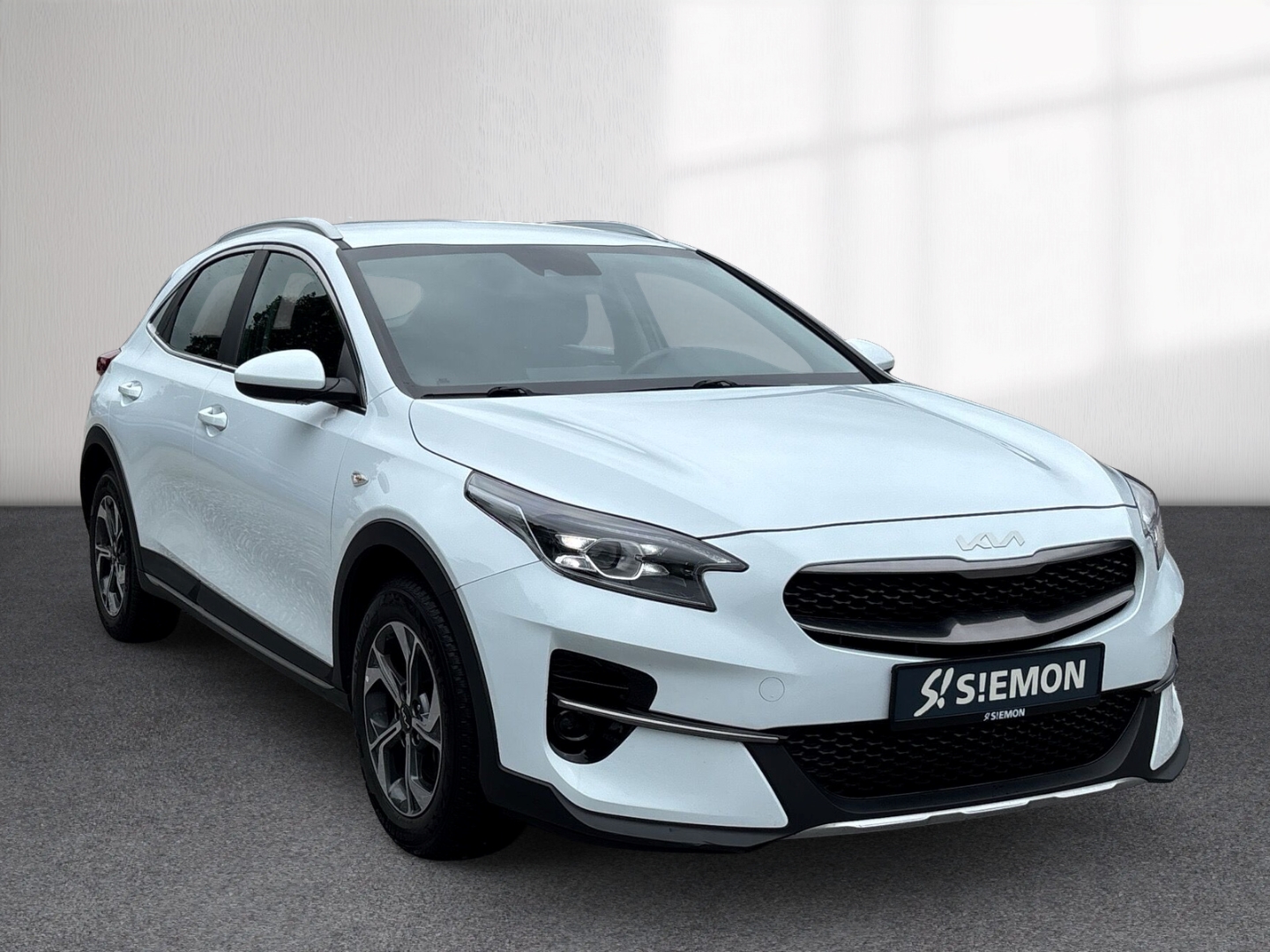 Fahrzeugabbildung Kia XCee'd Edition 7 1.8B Car Play Klima PDC RFK
