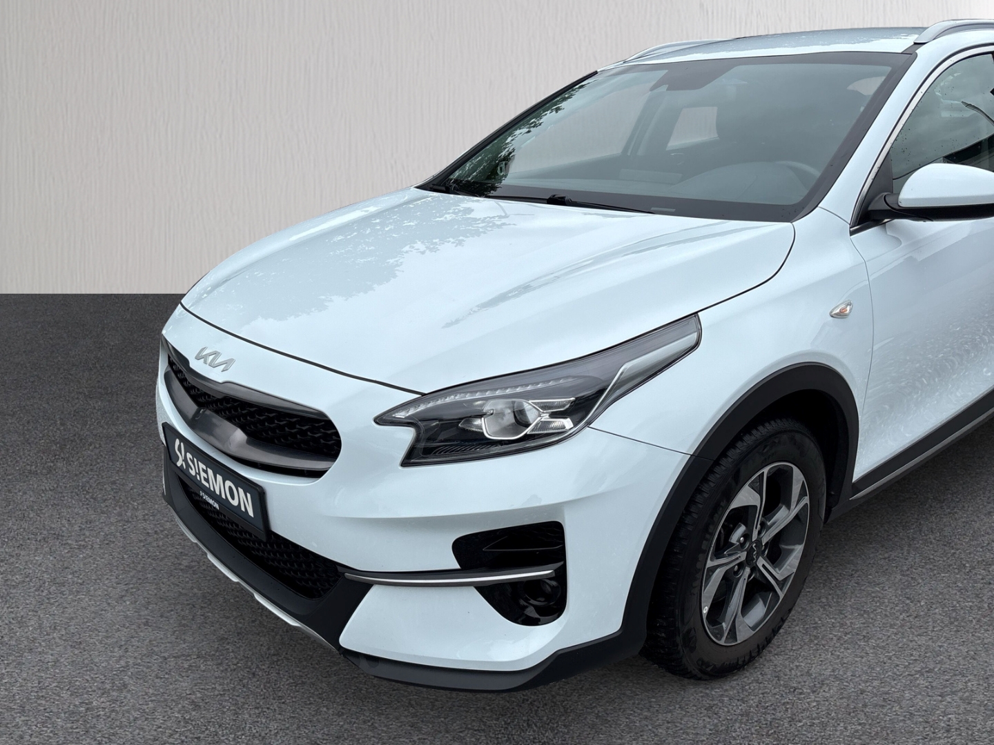 Fahrzeugabbildung Kia XCee'd Edition 7 1.8B Car Play Klima PDC RFK