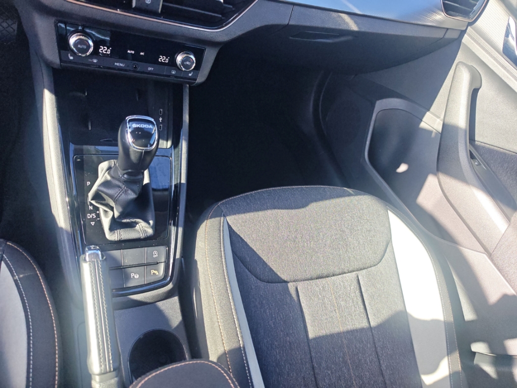 Fahrzeugabbildung SKODA Kamiq 1.0 TSI Style AHK ACC LED virtCP RFK Navi SHZ