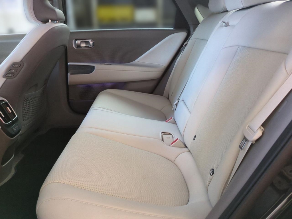 Fahrzeugabbildung Hyundai IONIQ 6 77,4kWh 4WD UNIQ Digi-Spiegel 20LM Schiebedach HUD Navi Digitales Cockpit Memory Sitze