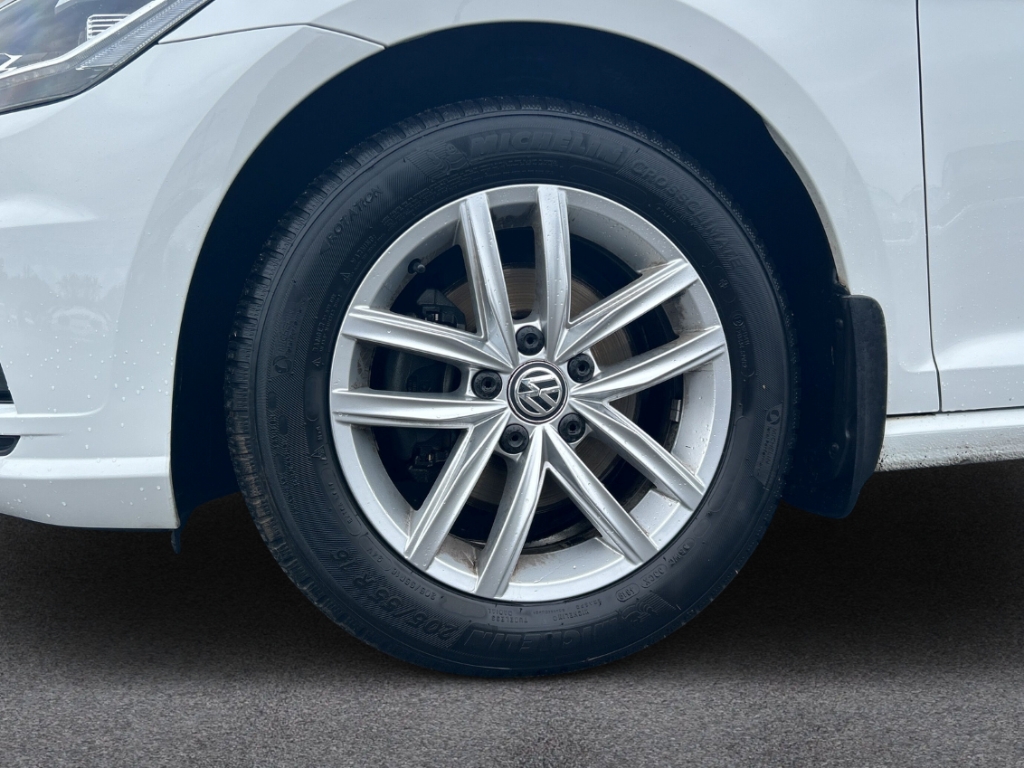 Fahrzeugabbildung Volkswagen Golf VII Highline 2.0 TDI 4Motion ACC PDCv+h SHZ Temp