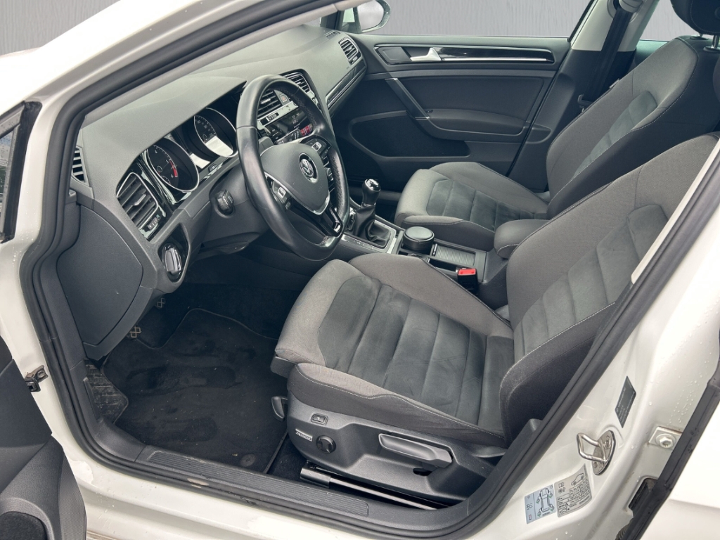 Fahrzeugabbildung Volkswagen Golf VII Highline 2.0 TDI 4Motion ACC PDCv+h SHZ Temp