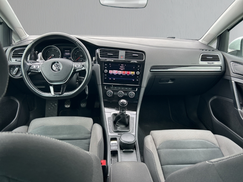 Fahrzeugabbildung Volkswagen Golf VII Highline 2.0 TDI 4Motion ACC PDCv+h SHZ Temp