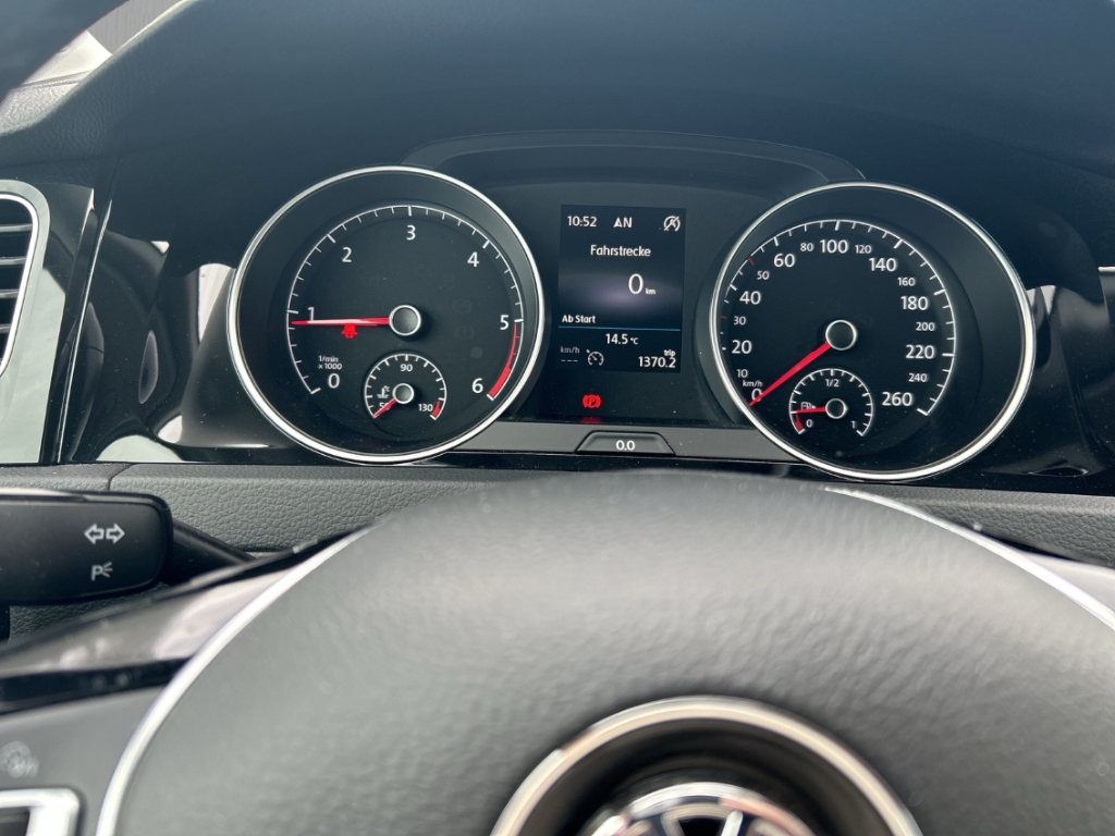 Fahrzeugabbildung Volkswagen Golf VII Highline 2.0 TDI 4Motion ACC PDCv+h SHZ Temp