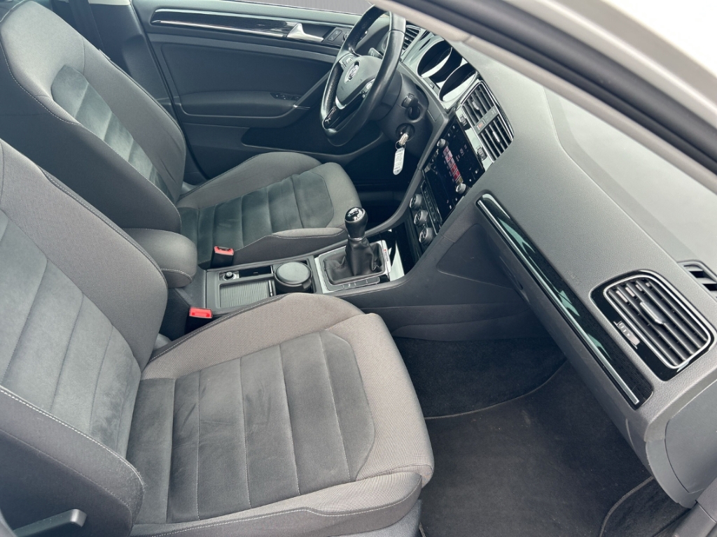 Fahrzeugabbildung Volkswagen Golf VII Highline 2.0 TDI 4Motion ACC PDCv+h SHZ Temp
