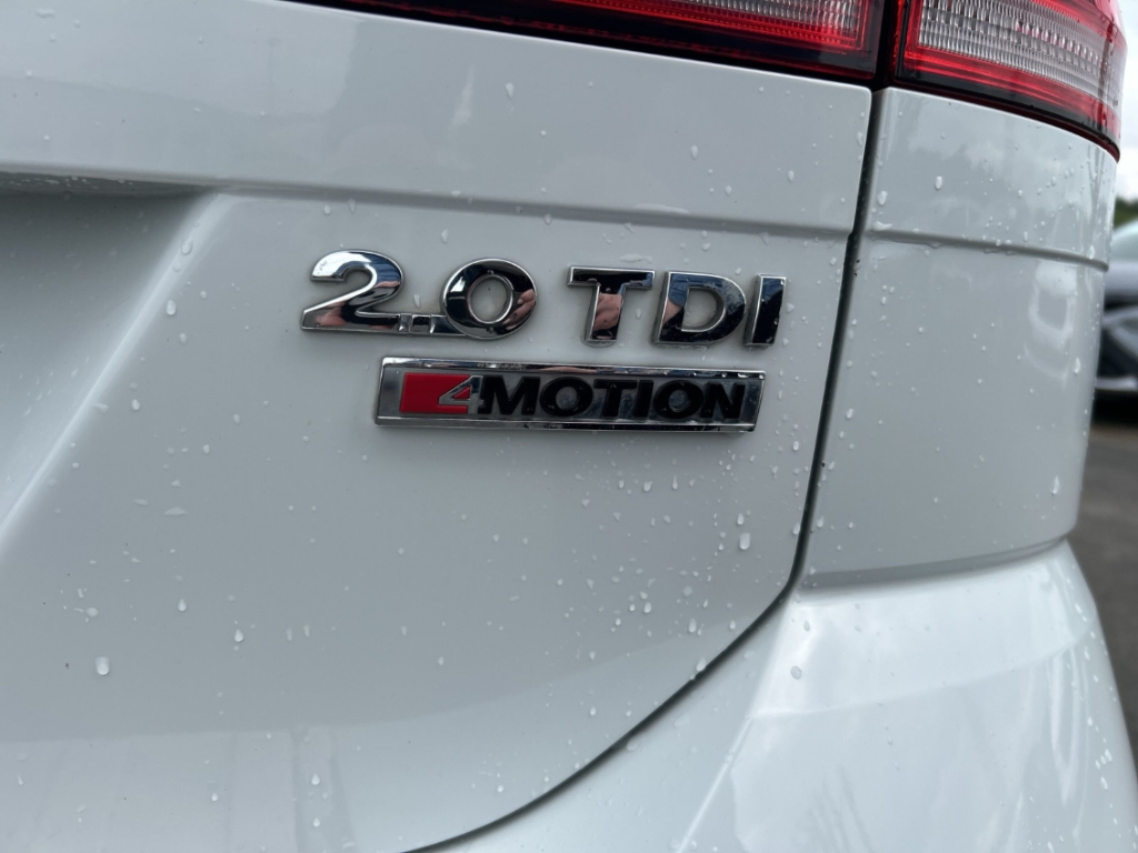Fahrzeugabbildung Volkswagen Golf VII Highline 2.0 TDI 4Motion ACC PDCv+h SHZ Temp