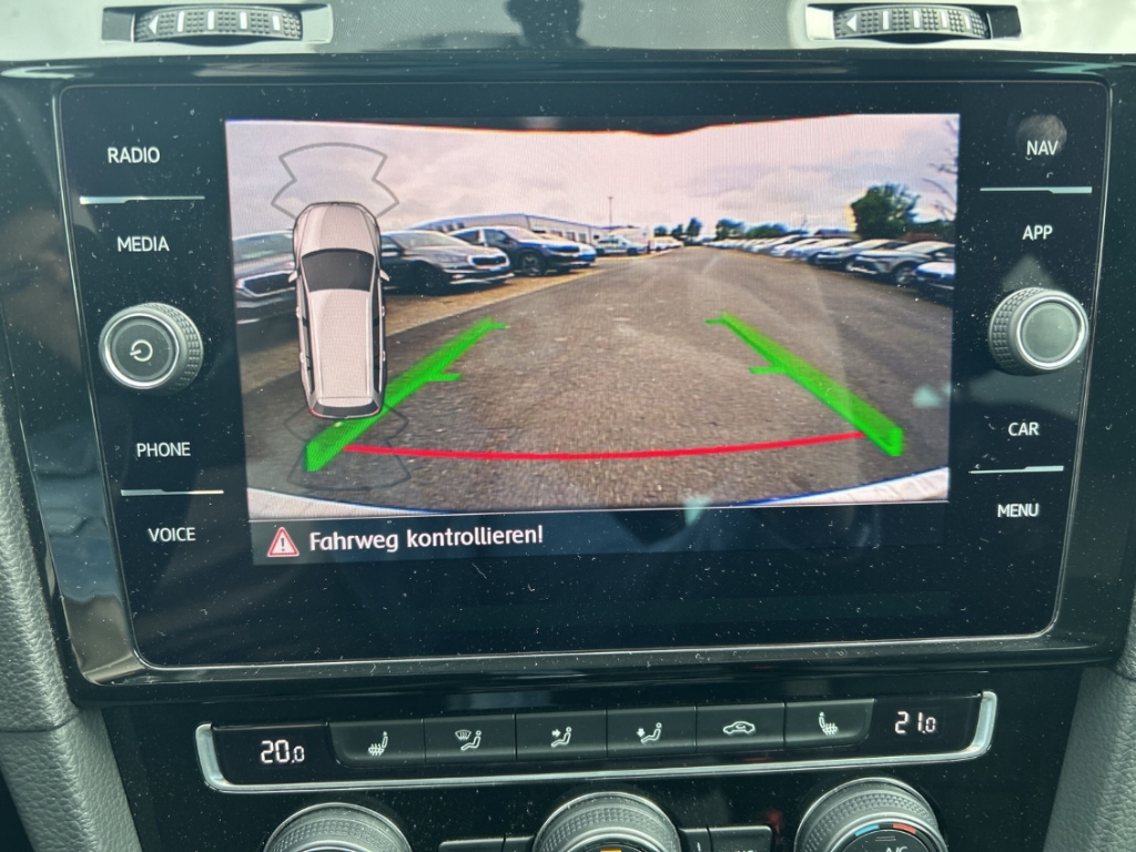 Fahrzeugabbildung Volkswagen Golf VII Highline 2.0 TDI 4Motion ACC PDCv+h SHZ Temp