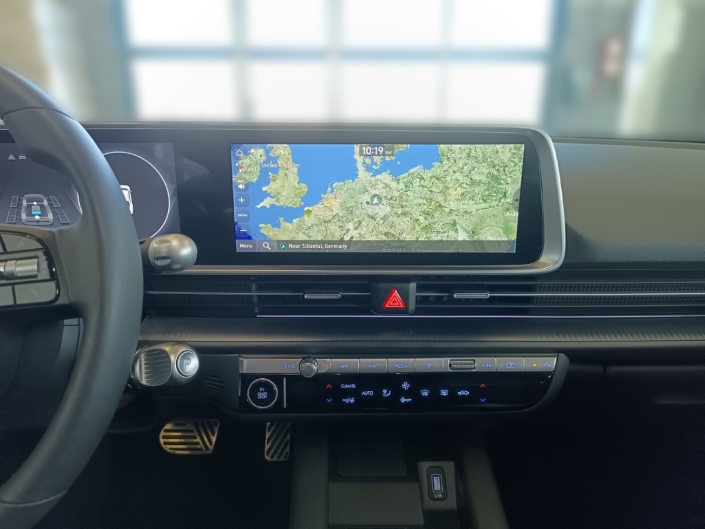 Fahrzeugabbildung Hyundai IONIQ 6 77,4kWh 4WD UNIQ Digi-Spiegel 20LM Schiebedach HUD Navi Digitales Cockpit Memory Sitze