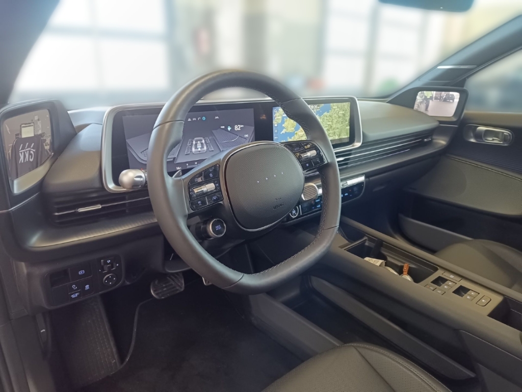 Fahrzeugabbildung Hyundai IONIQ 6 77,4kWh 4WD UNIQ Digi-Spiegel 20LM Schiebedach HUD Navi Digitales Cockpit Memory Sitze