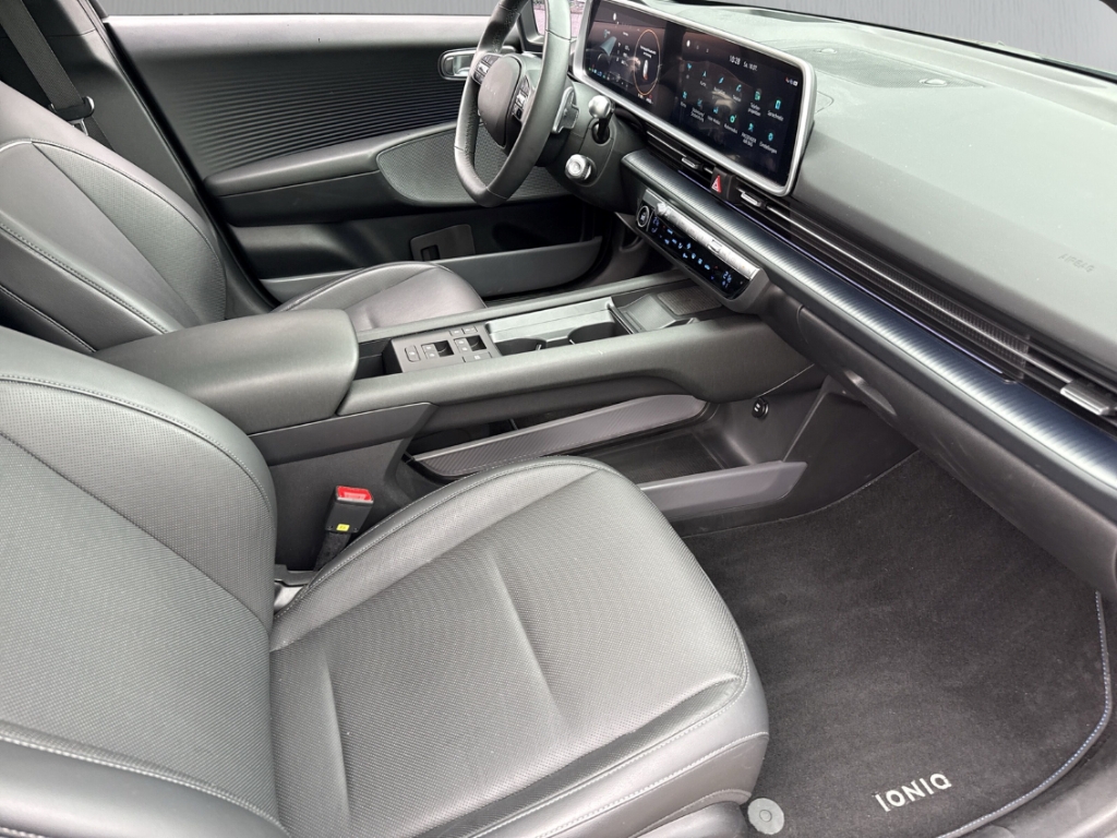 Fahrzeugabbildung Hyundai IONIQ 6 77,4kWh 4WD UNIQ Digi-Spiegel 20LM Schiebedach HUD Navi Digitales Cockpit Memory Sitze