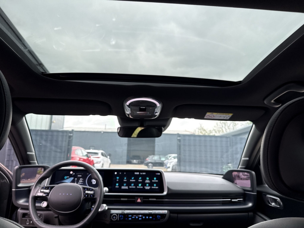 Fahrzeugabbildung Hyundai IONIQ 6 77,4kWh 4WD UNIQ Digi-Spiegel 20LM Schiebedach HUD Navi Digitales Cockpit Memory Sitze