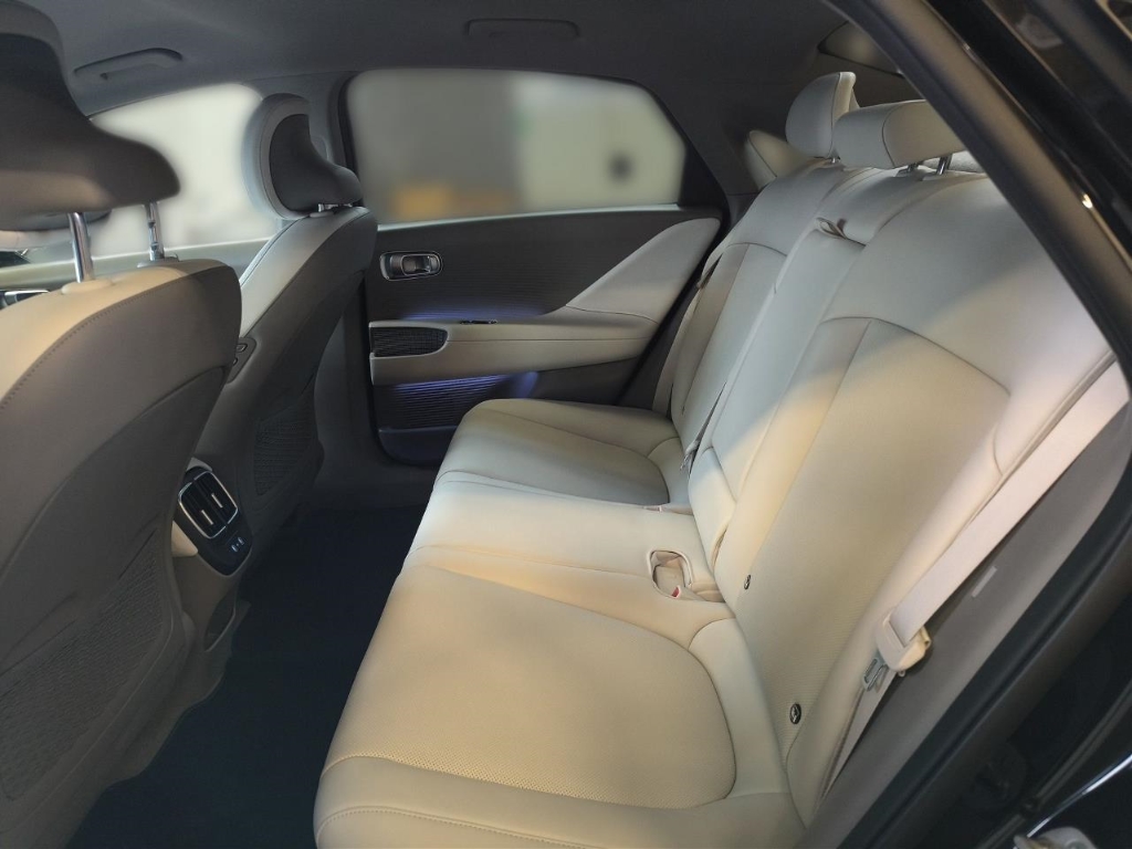 Fahrzeugabbildung Hyundai IONIQ 6 77,4kWh 4WD UNIQ HUD Navi Digitales Cockpit Memory Sitze Soundsystem Bose