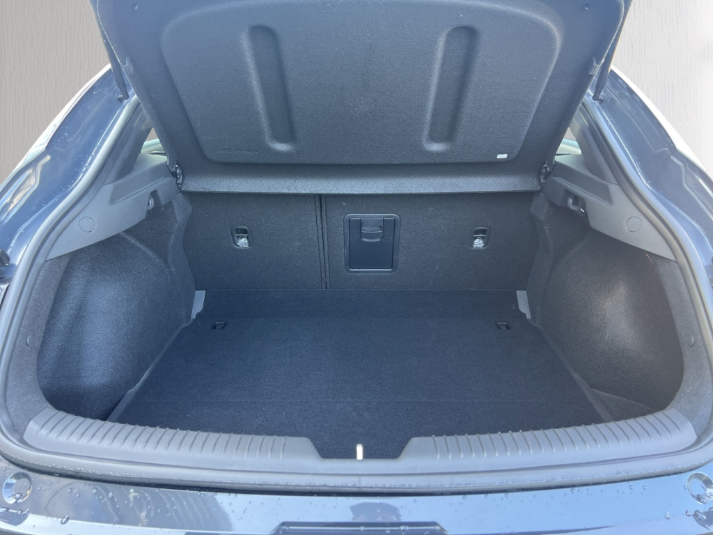 Fahrzeugabbildung Hyundai i30 Fastback 1.5 T-GDI Prime Pano Navi Leder Memory